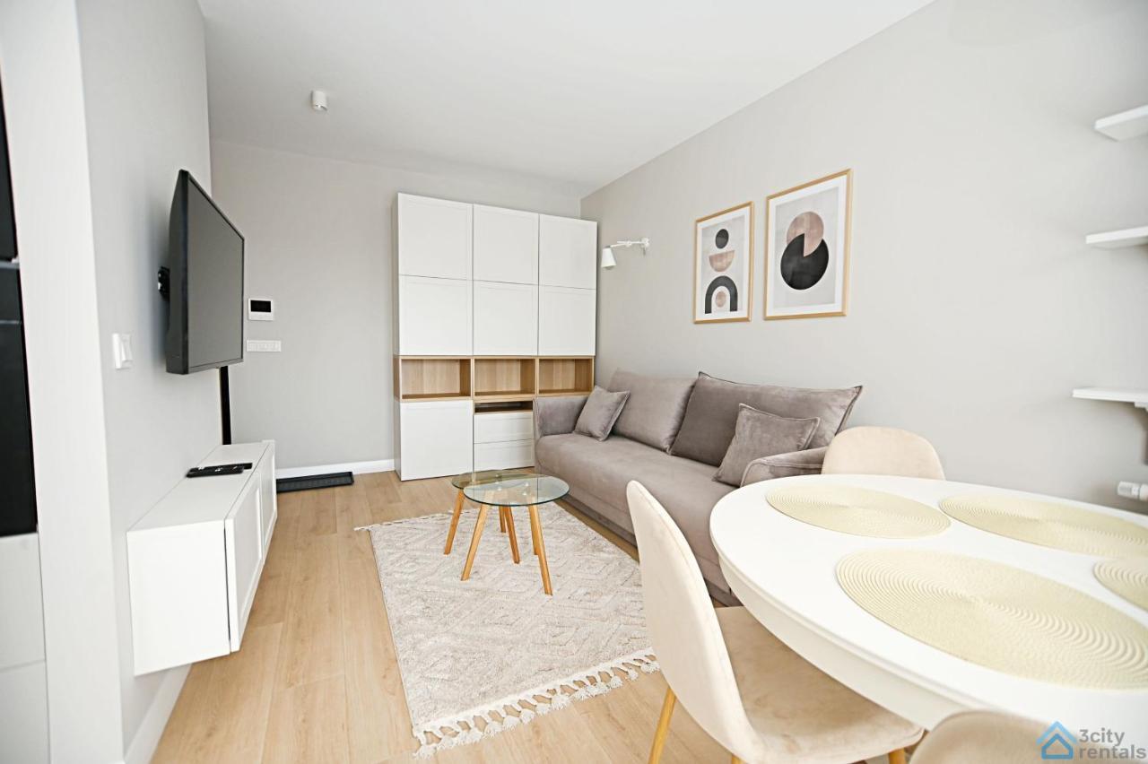 Beige 3City Apartment With Parking In Gdansk By Noclegi Renters エクステリア 写真