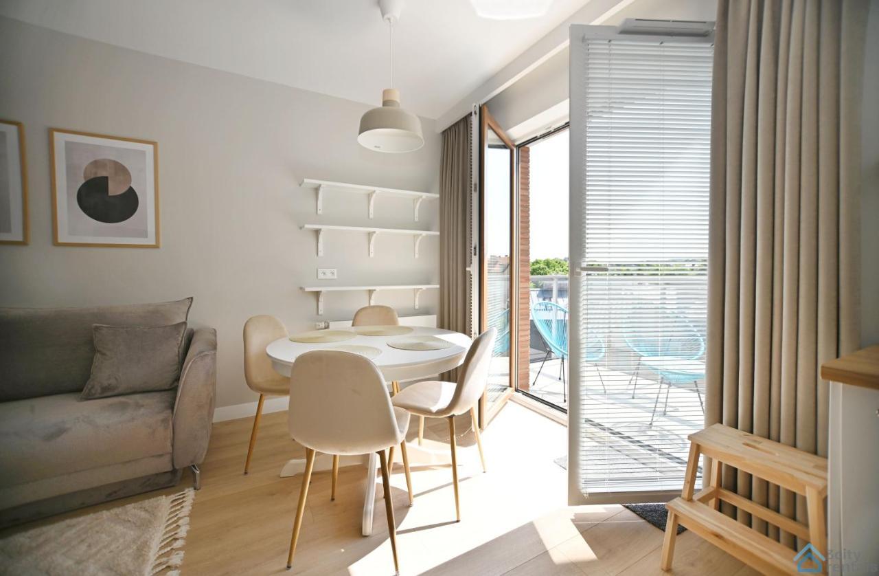 Beige 3City Apartment With Parking In Gdansk By Noclegi Renters エクステリア 写真