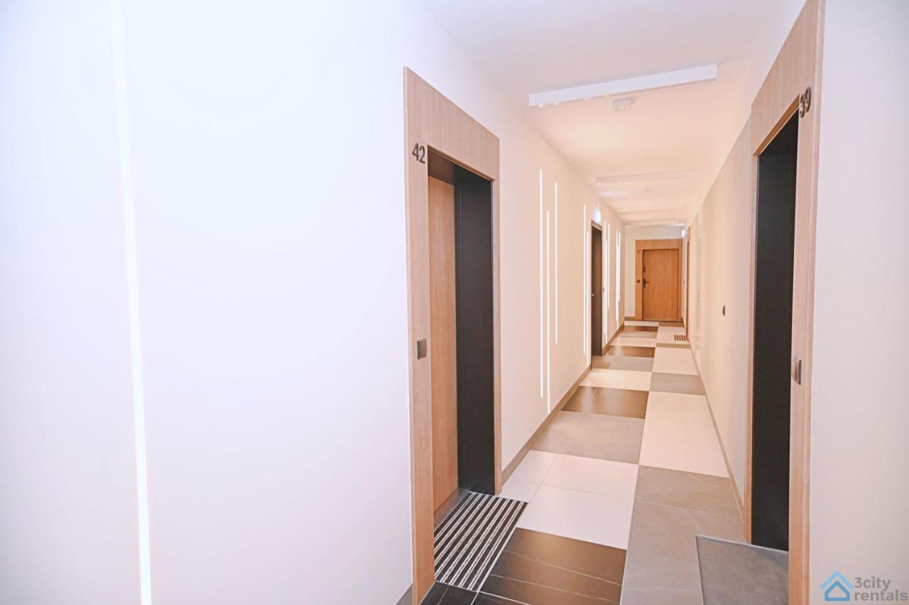 Beige 3City Apartment With Parking In Gdansk By Noclegi Renters エクステリア 写真