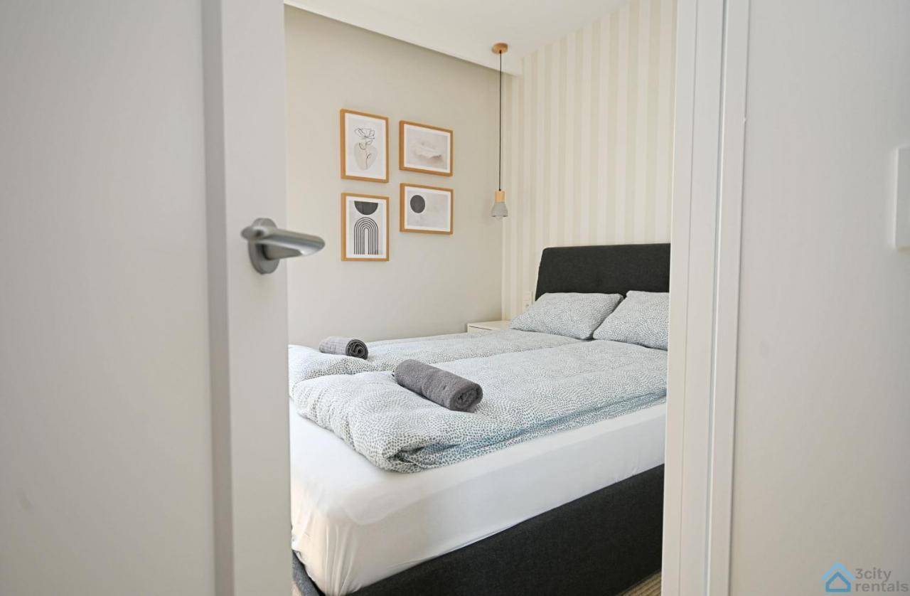 Beige 3City Apartment With Parking In Gdansk By Noclegi Renters エクステリア 写真